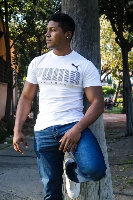 Daniel Carmona erwachsene perfekte fotos