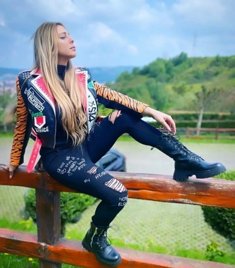 Gabriela Lori hübsche schöne bild