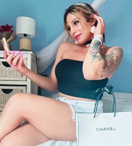 Gabriela Lori hübsche erwachsene archiv