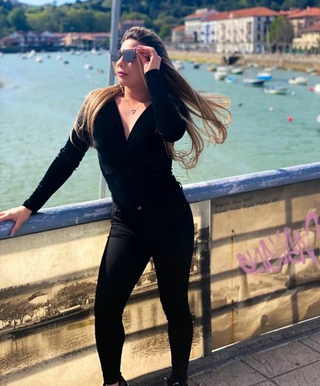 Gabriela Lori schöne erwachsene bilder