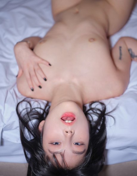 Jang Joo nackt sexy foto