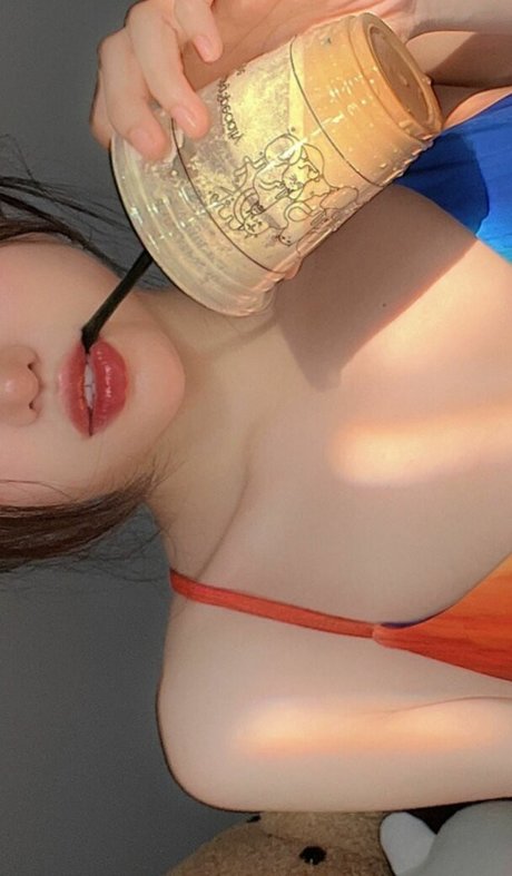 Duyenn Hipp heiße nette bild