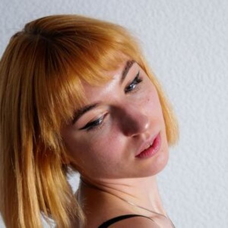 Agelina summer sexy nackt bild