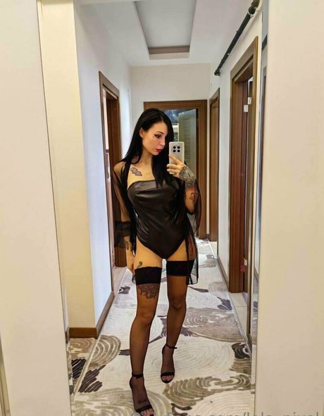 lola pixel hübsche nackt bilder