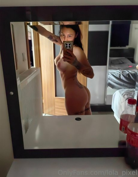 lola pixel model schöne galerien