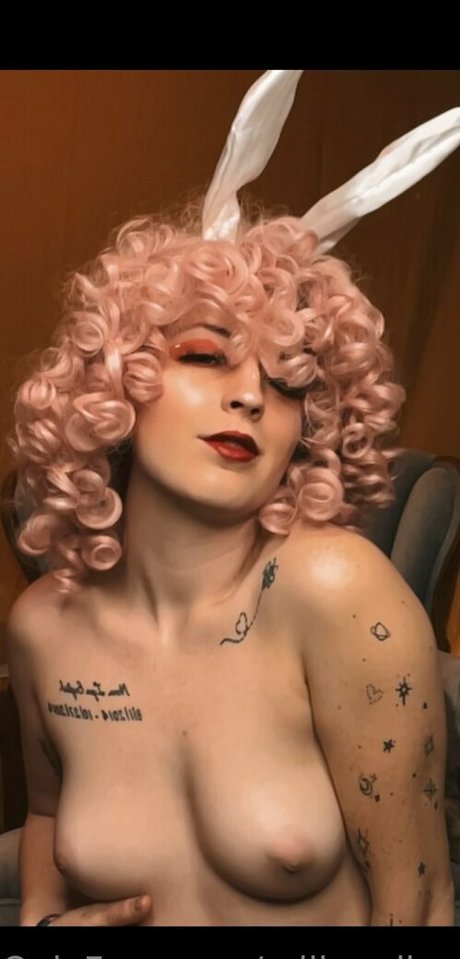 milkandhoney1201 model nacktheit bild