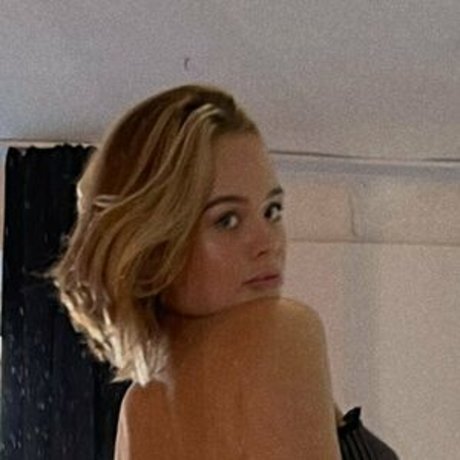 Polinarss erwachsene nackte bild