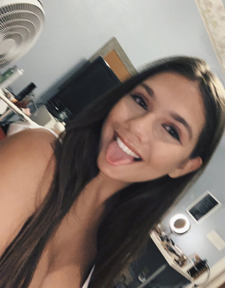 Maddy Mahmoudi hübsche exklusive fotos