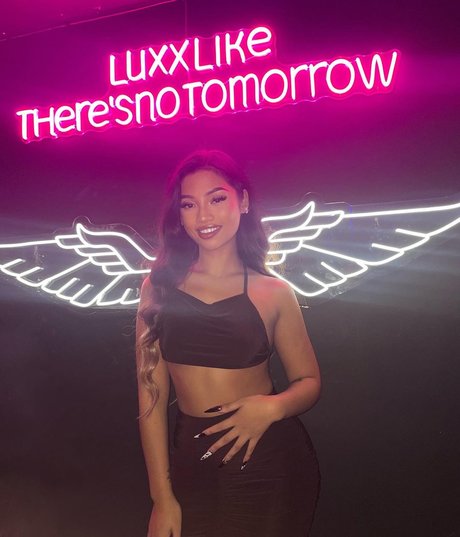 Louaira kunst nackt archiv