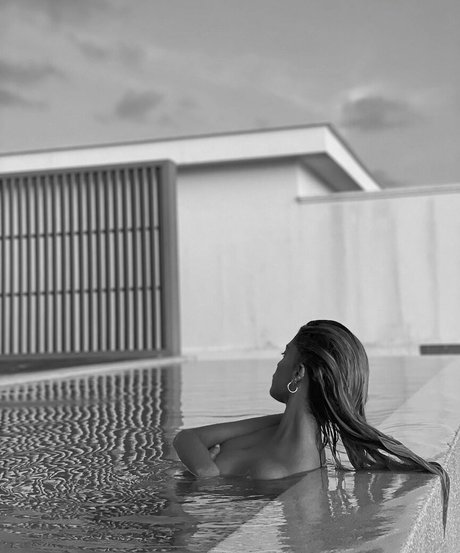 Liyan Adi porno hübsche bild