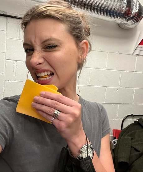 Aly Michalka porno kunst bilder