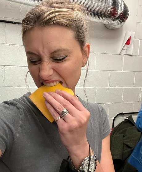 Aly Michalka hübsche pornographische fotos