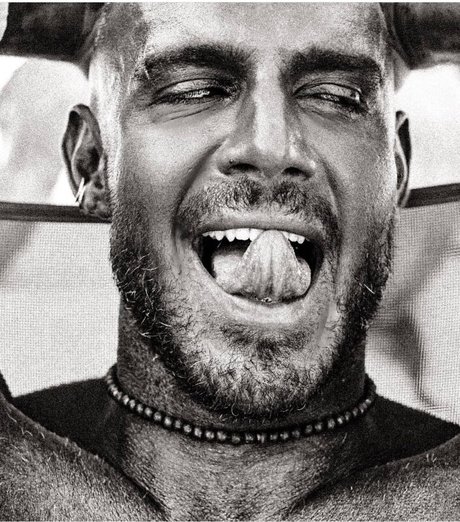 PUROSANGUE LUCAS VIP erwachsene erotische foto