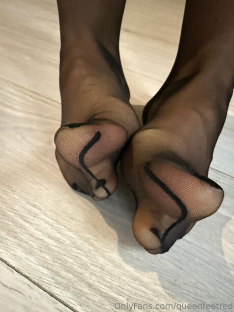 Queenfeetred nackt freie archiv