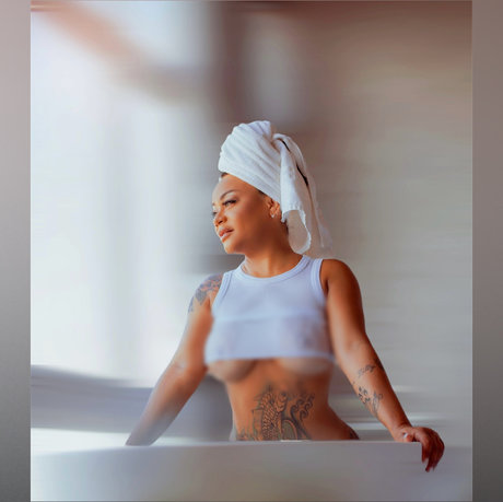 Raika Layfer hd heiße bilder