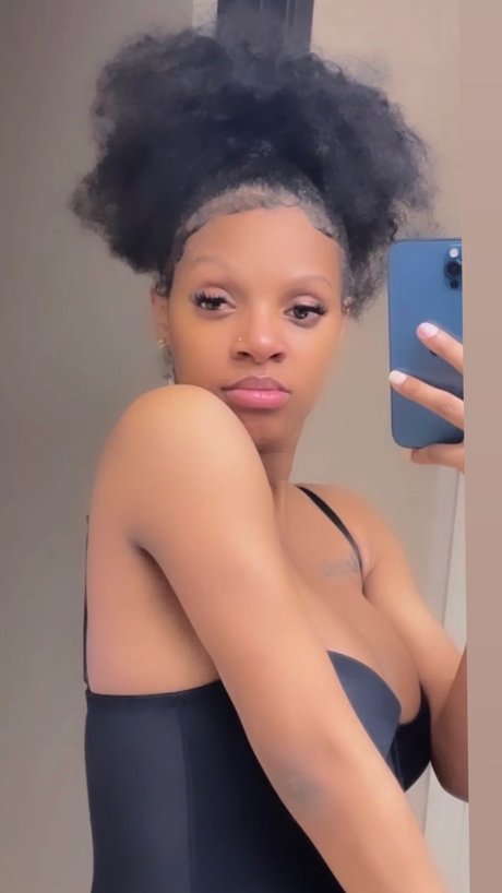 REALPRETTIIEE_ pornostar akt archiv