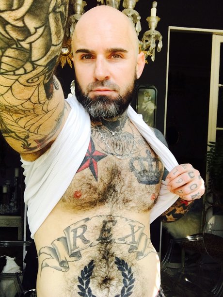 REX nackt akt bilder