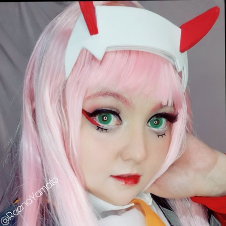 Reena Yamato erwachsene akt bild