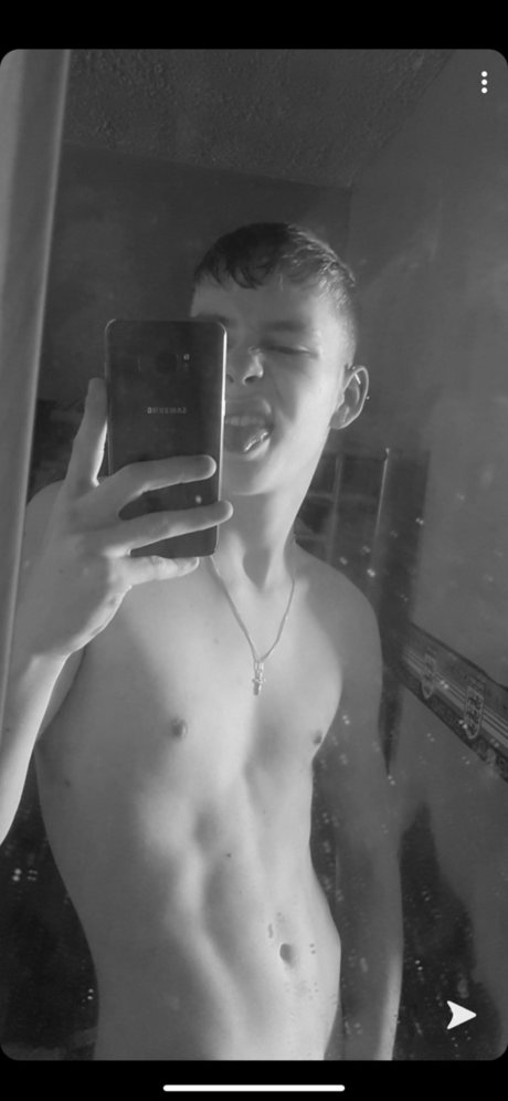 Reece Hultquist erwachsene foto