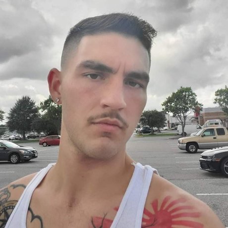 Russell model akt bild