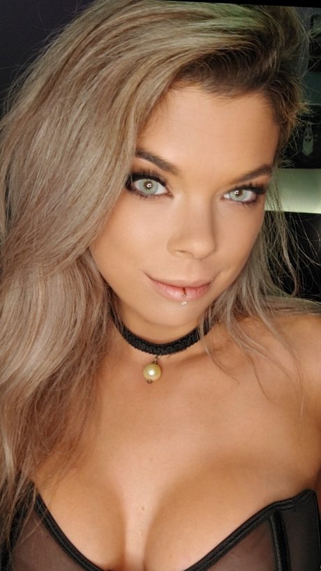 Ruby Love Skull nackt schöne galerien