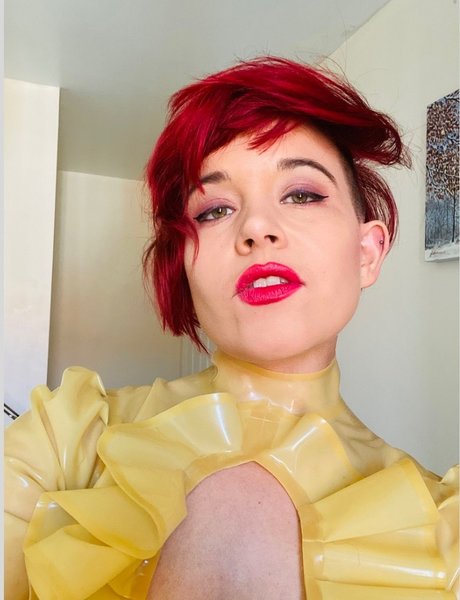 RubberEmily freie nackte galerie