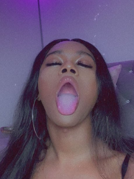 Roxanne Trixxx erotische freie fotos