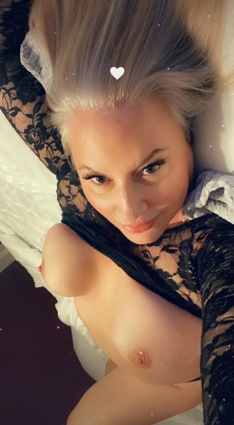 Tammy Lynn Sytch sexy kunst galerie