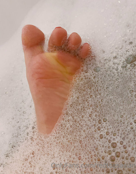 redtoesasian model schöne galerie