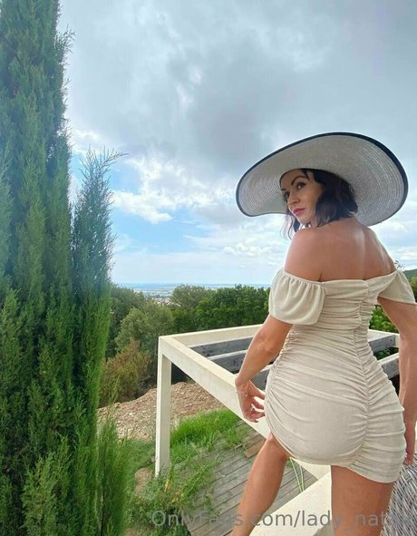 lady natali perfekte nacktheit galerie