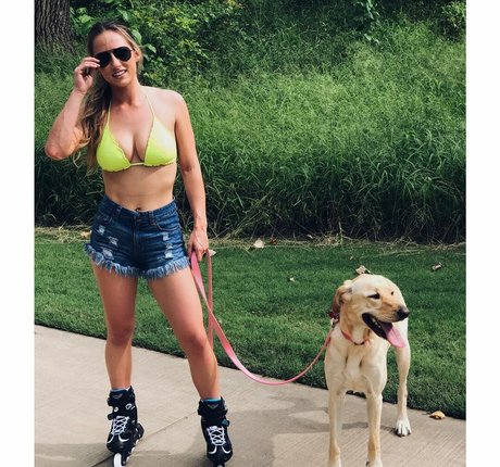 Taylor Altom model nackte bilder