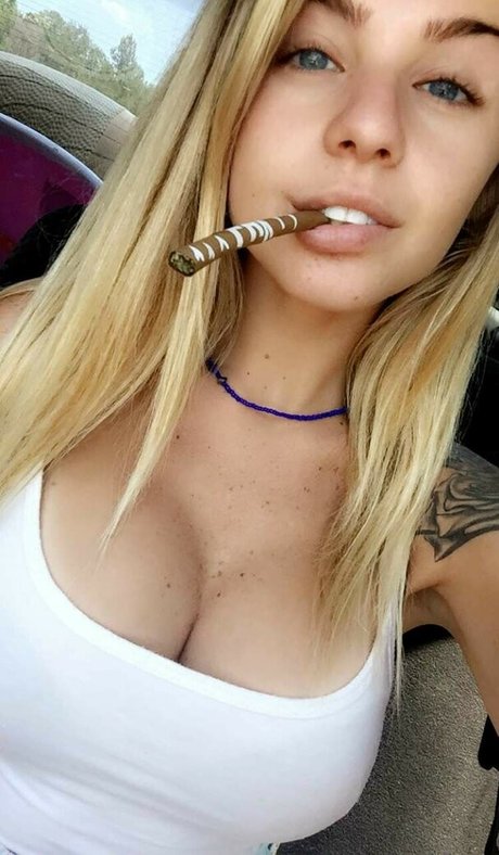 LilHerbLover pornostar erwachsene bild