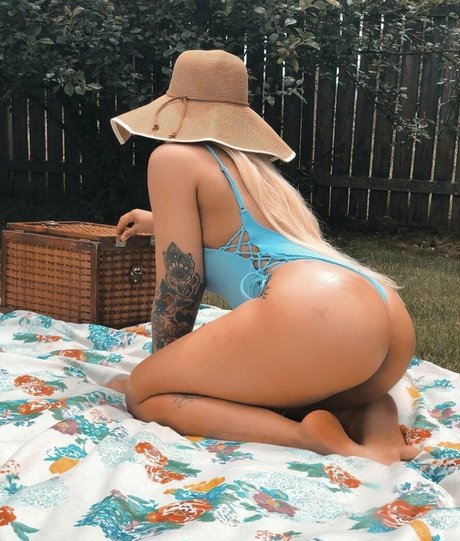 rozaybae kunst nackt bild