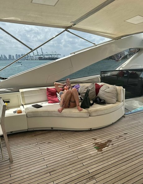 bhadbhabie exklusive nackt fotos