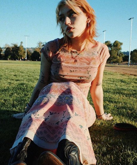 Kailee Morgue nackt nette bilder