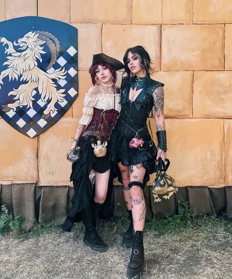 Kailee Morgue exklusive nackten bild