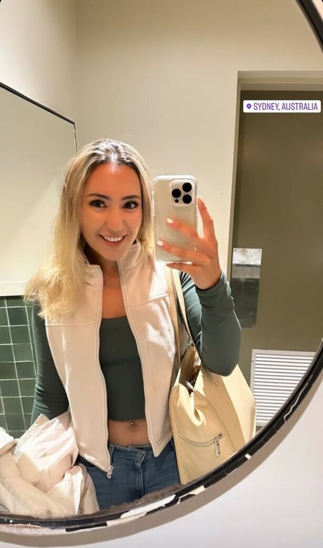 Selina Amini exklusive galerie