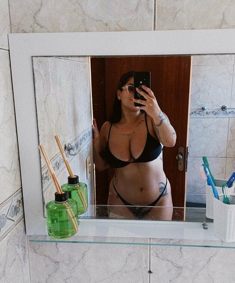 Kennya Raposo top nackt bilder