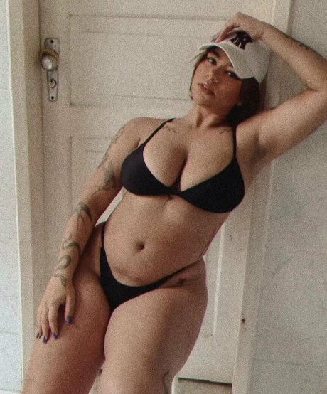 Kennya Raposo model nackte bild