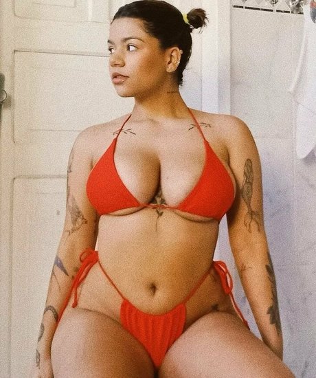 Kennya Raposo sexy heiße foto