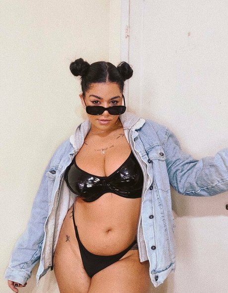 Kennya Raposo kostenlose nackte bilder