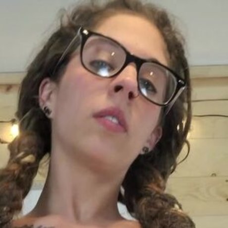 BadChickenGirl kunst xxx galerien