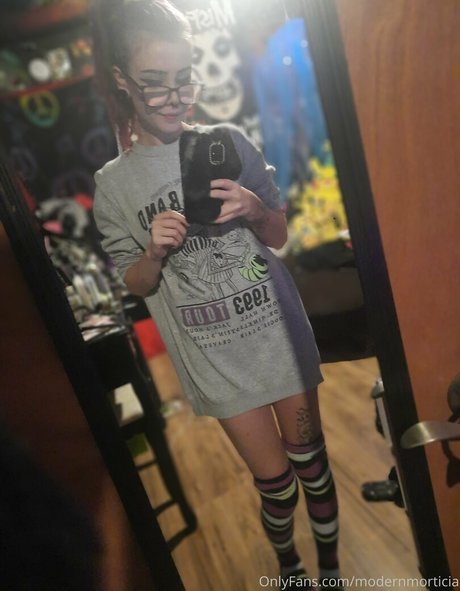 modernmorticia sexy schöne bild