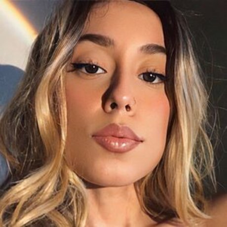 Crys ASMR perfekte pornostar bild