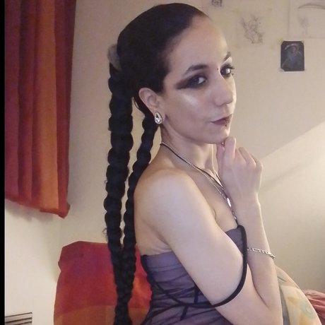 Sassy Sakura Shan erotische fotos