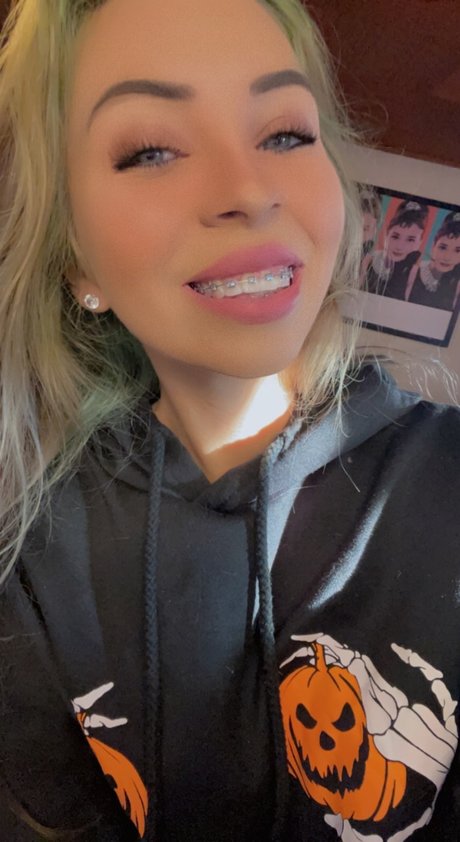 Sasha Hall schauspielerin hübsche archiv