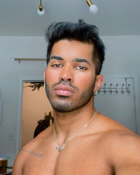 Sandro Saints exklusive akt foto