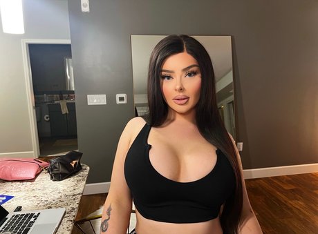 Sativa Shiesty hübsche sex bilder