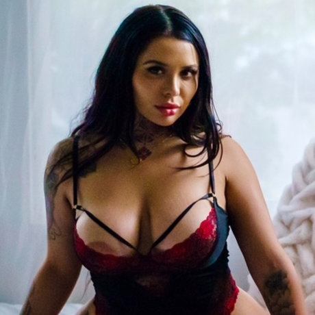 Gigi Bella_ schauspielerin kunst galerie