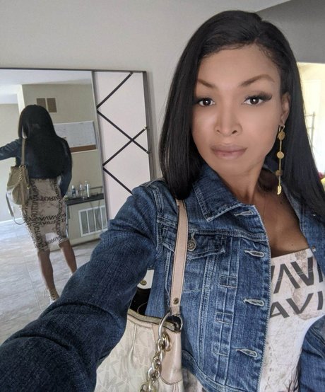 SHEMALE VANILLA pornostar erwachsene galerie